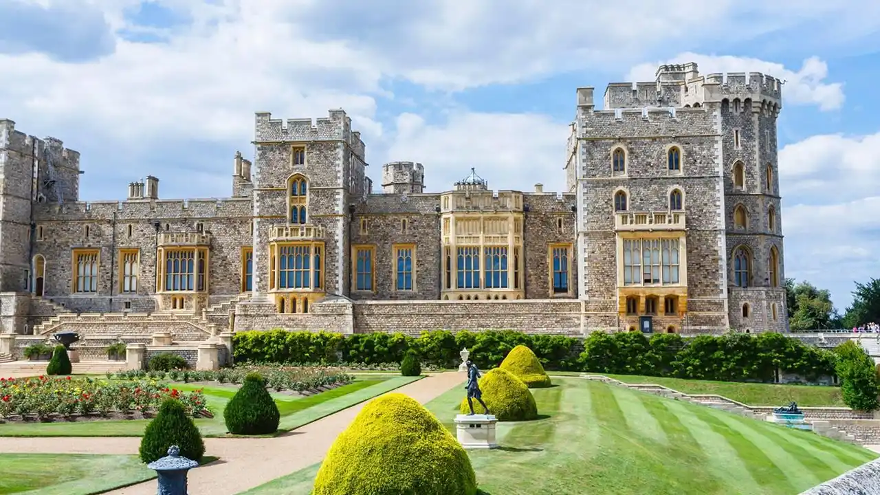 Memphis Tours | Windsor Castle & Hampton Court Palace - London