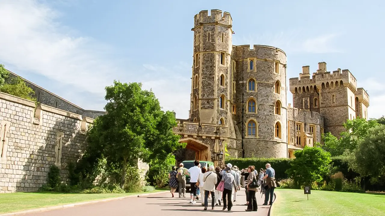 Windsor Castle, Bath and Stonehenge Tour