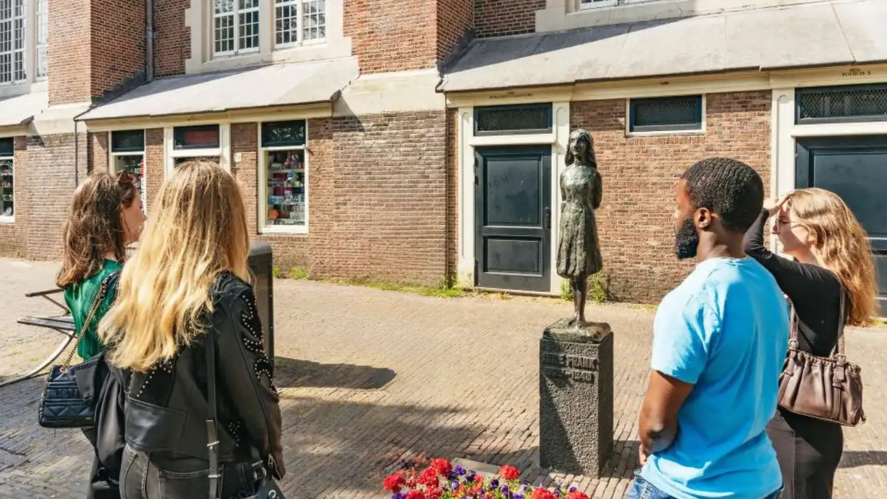 Life of Anne Frank & World WarII