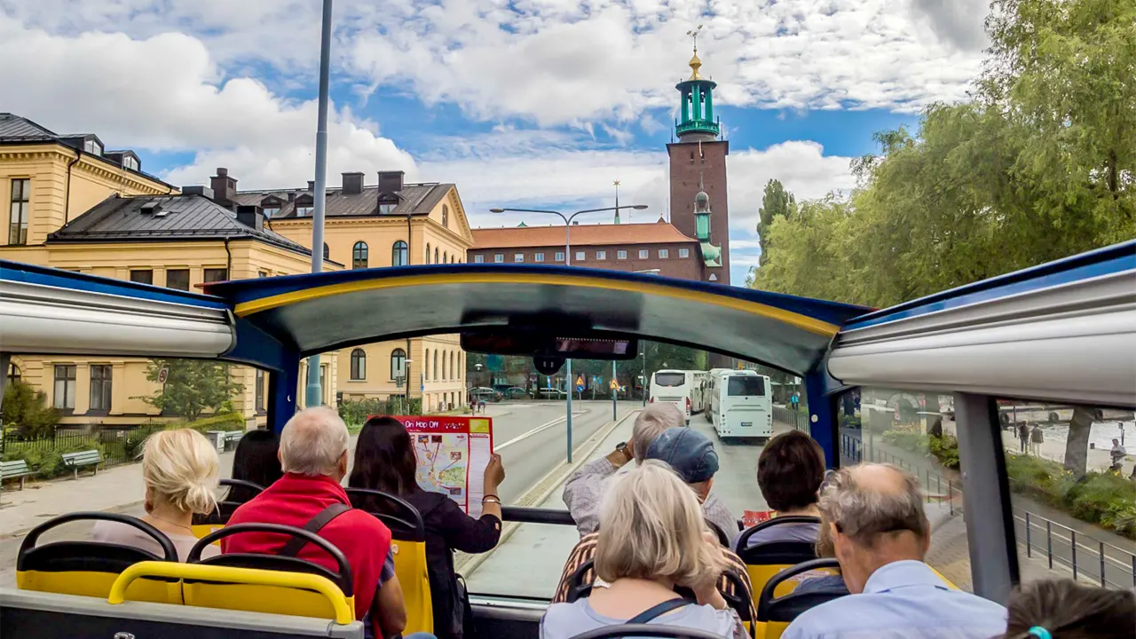 A bus tour to see the city