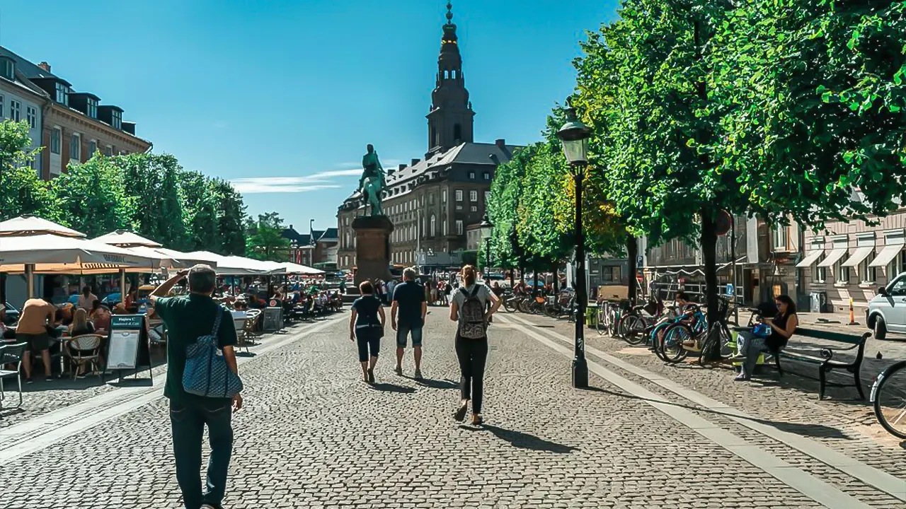 Walking tour city & Christiansborg Palace