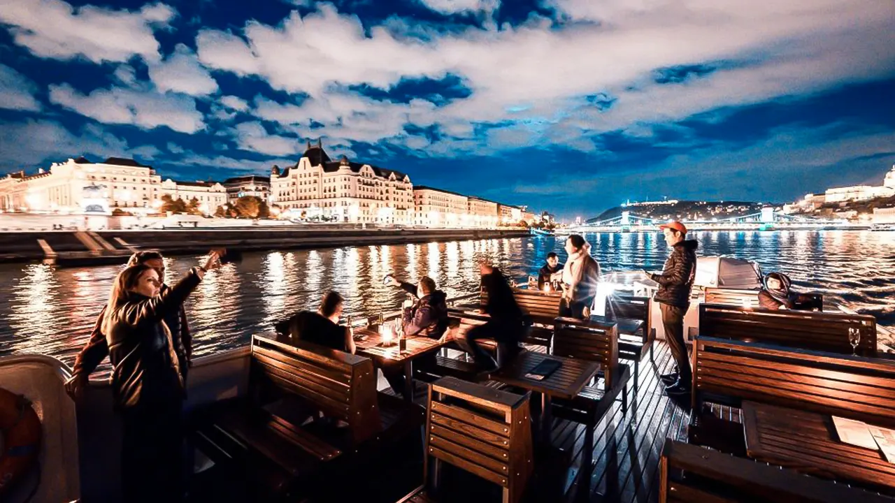 Premium Evening Cruise with Tokaj Frizzante