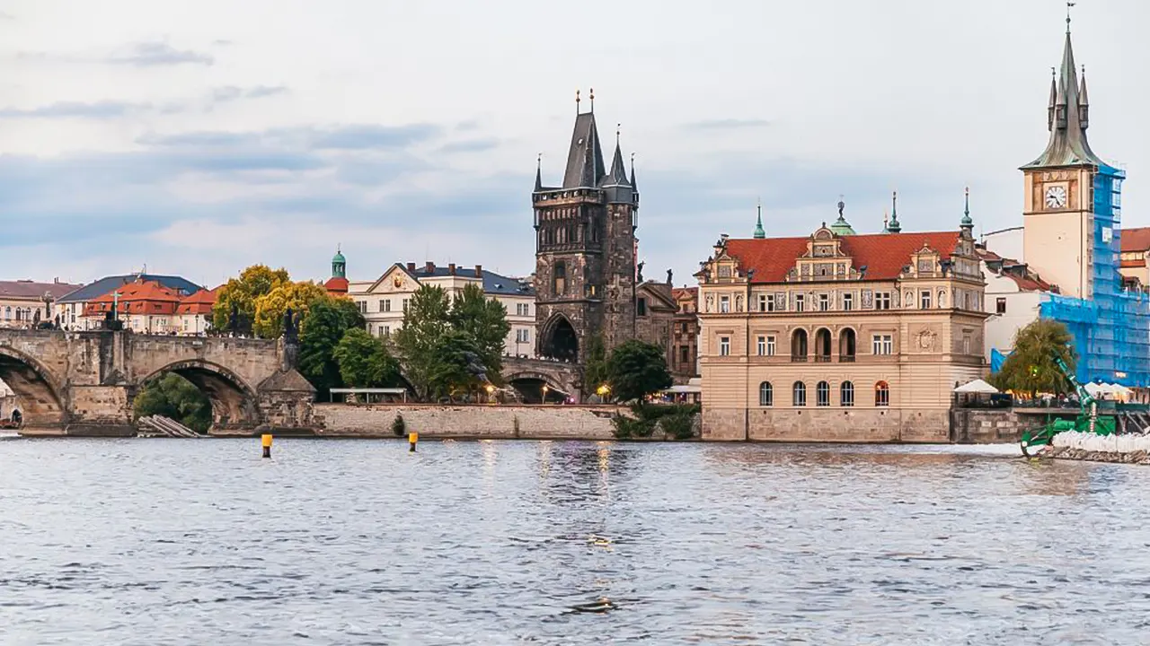 Sightseeing Dinner Cruise on Open-Top Glass Boat