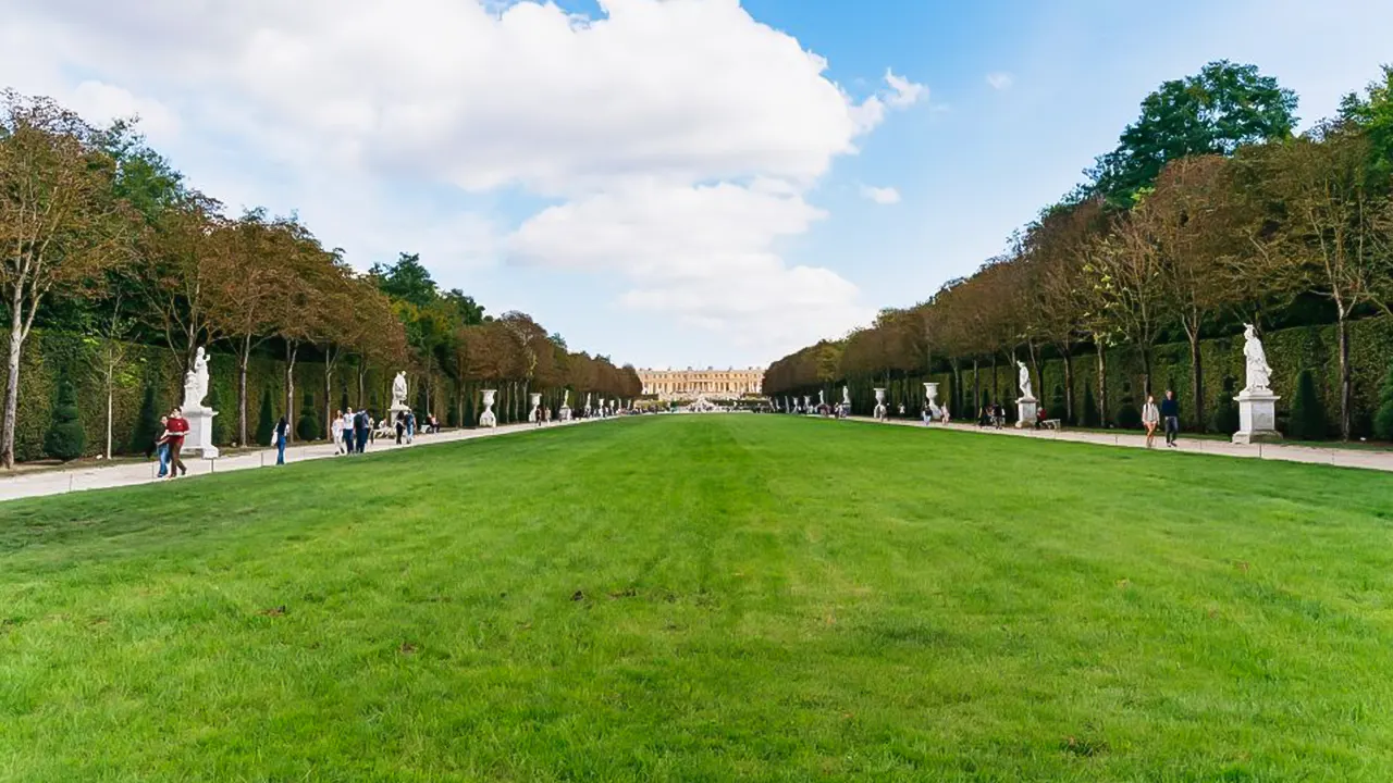 Versailles Skip-the-Line Tour & Gardens Access