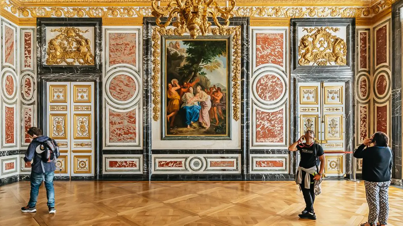 Versailles Skip-the-Line Tour & Gardens Access