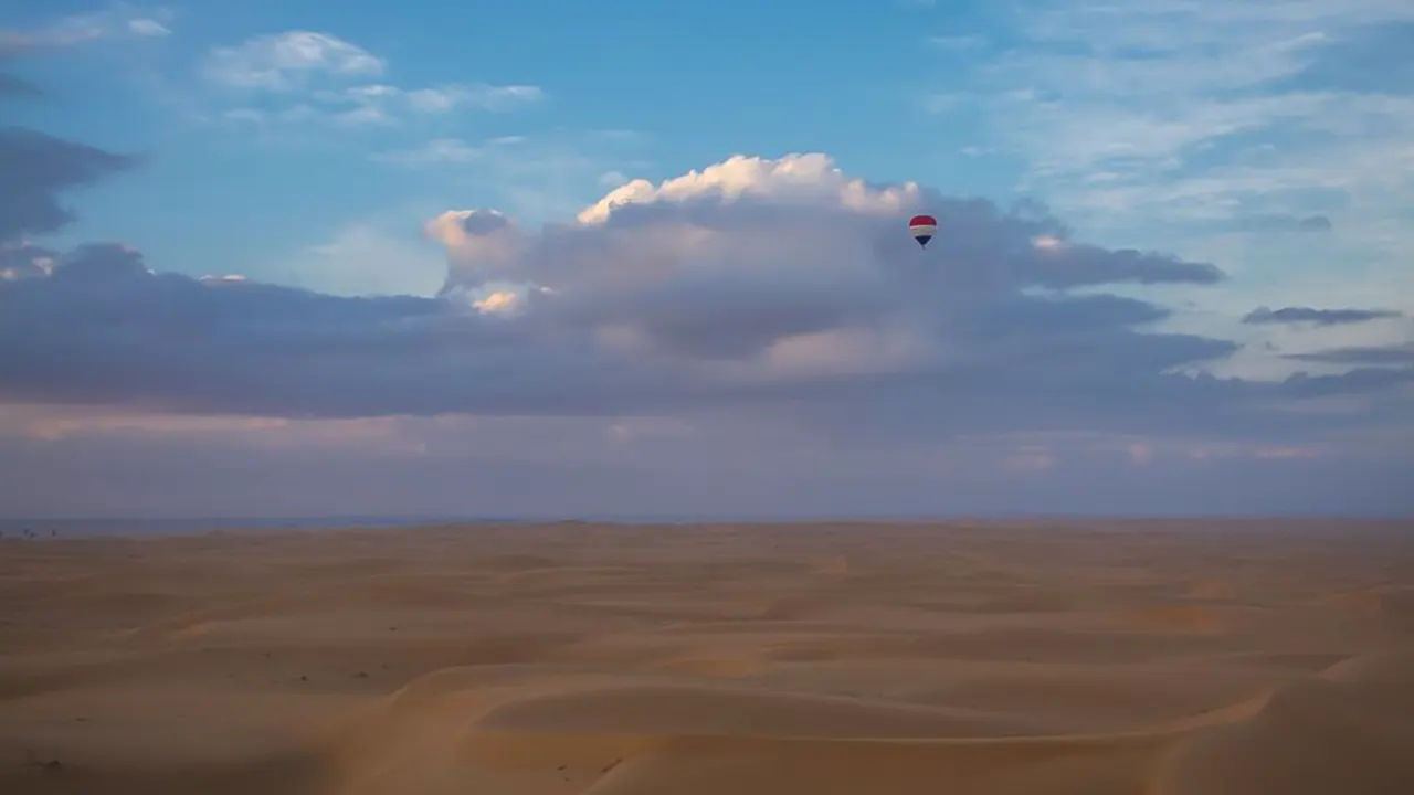 Balloon tour over the desert