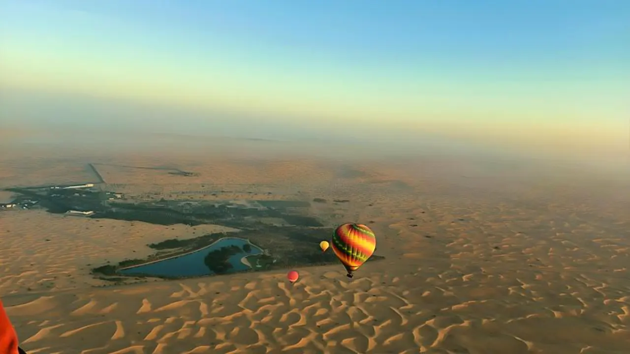 جولة المنطاد فوق الصحراء