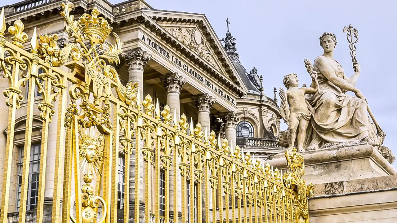 Versailles Palace and Gardens by Transport
