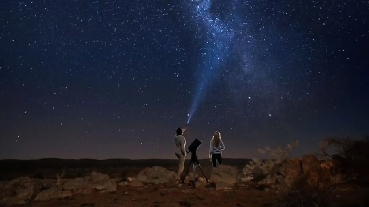 مشاهدة النجوم في الصحراء شواء