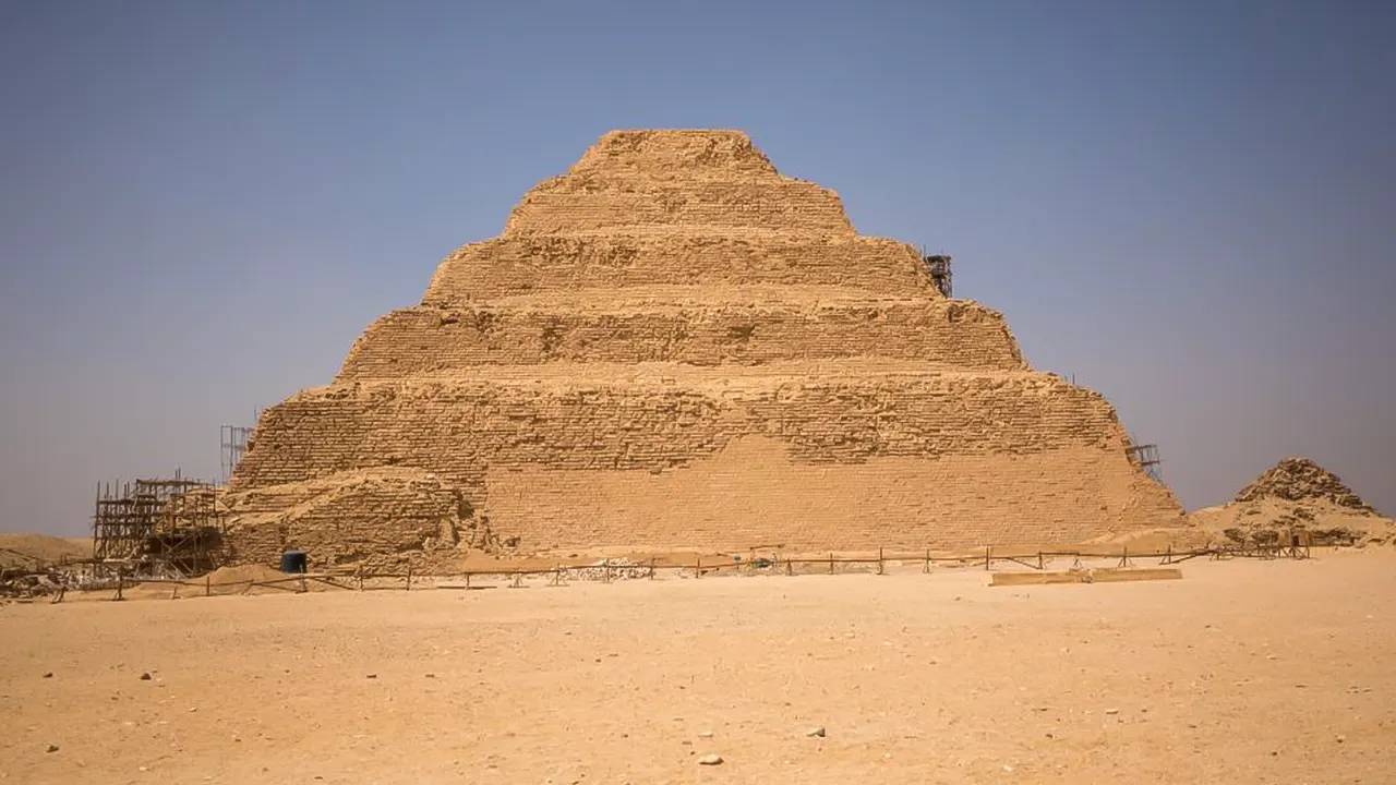 A tour of Dahshur and Saqqara with lunch