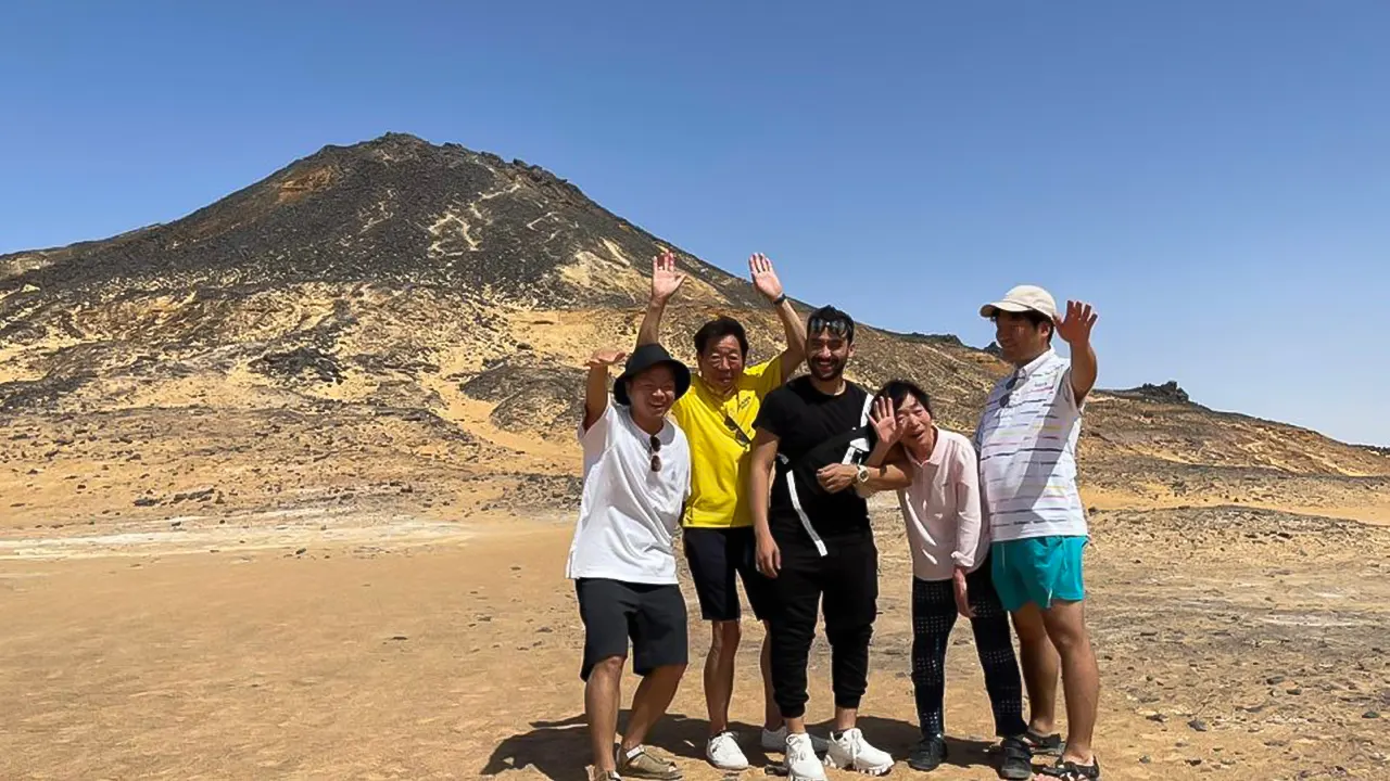 White Desert and Bahariya Oasis Private Day Tour