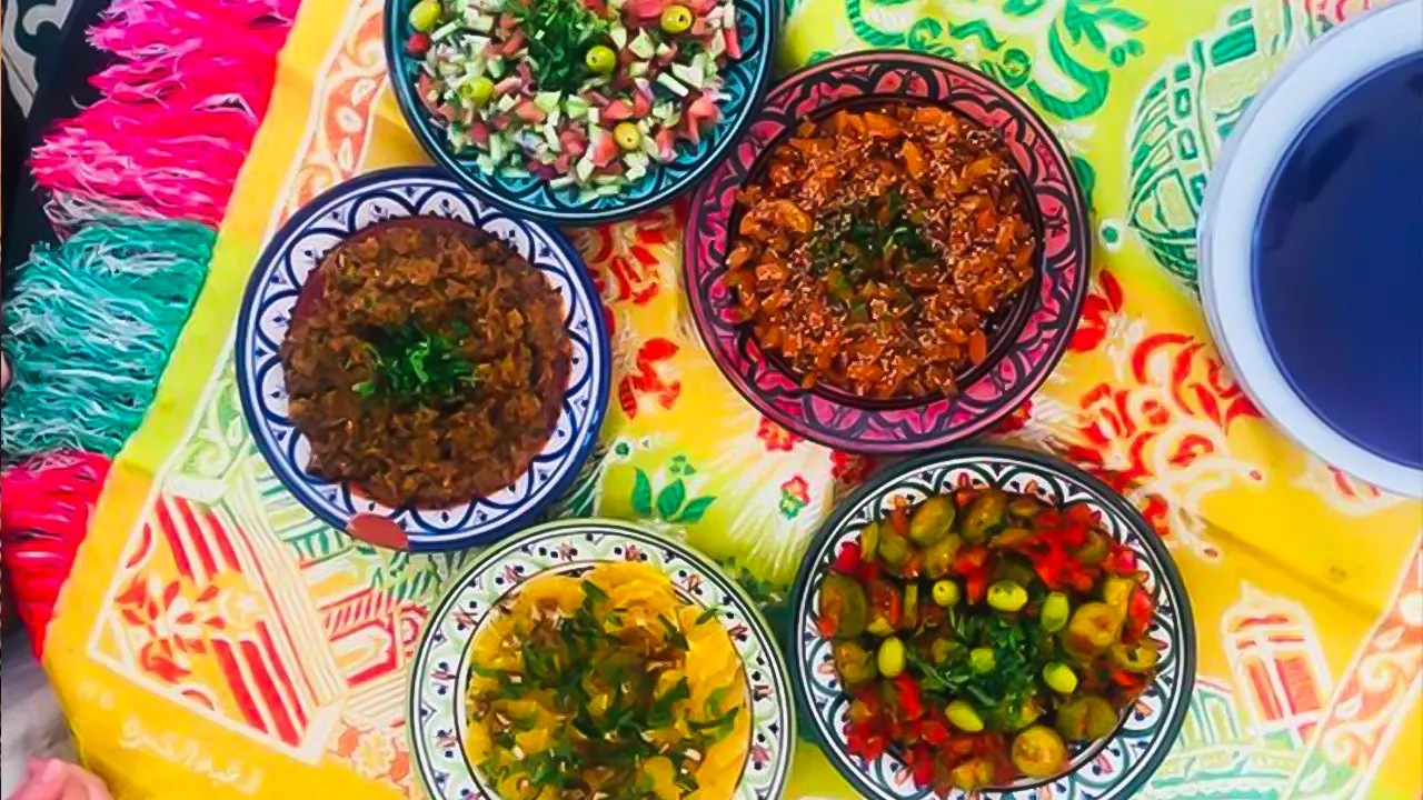 دروس الطبخ المغربي التقليدي وزيارة السوق