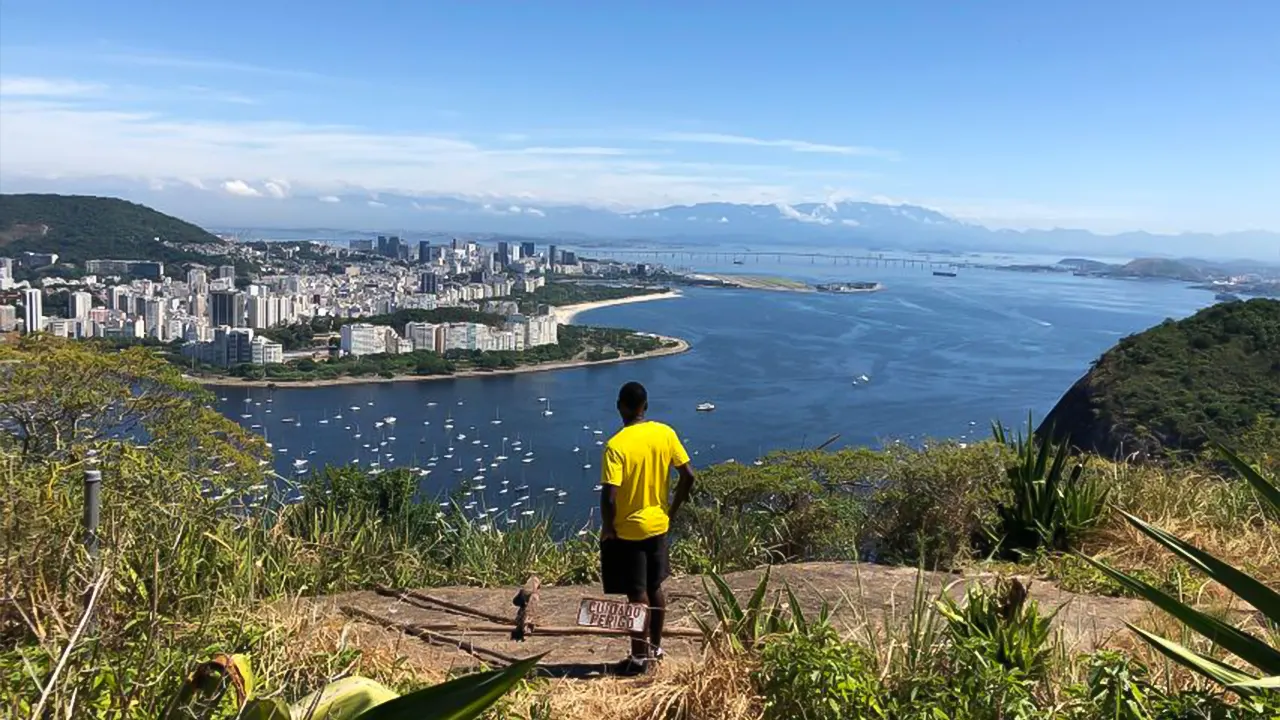 Walking tour + Trail Favelas Babilônia and Chapéu Mangueira