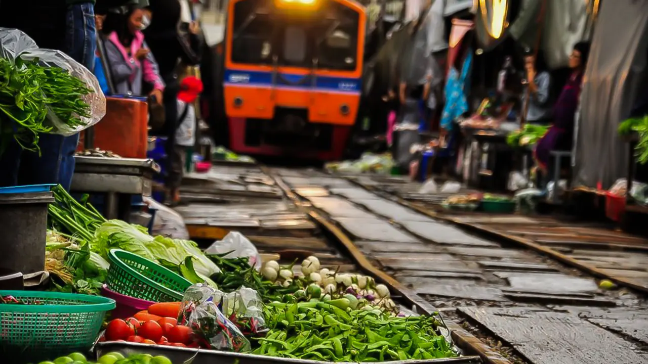 Damnoen Saduak Market and Maeklong Railway Market