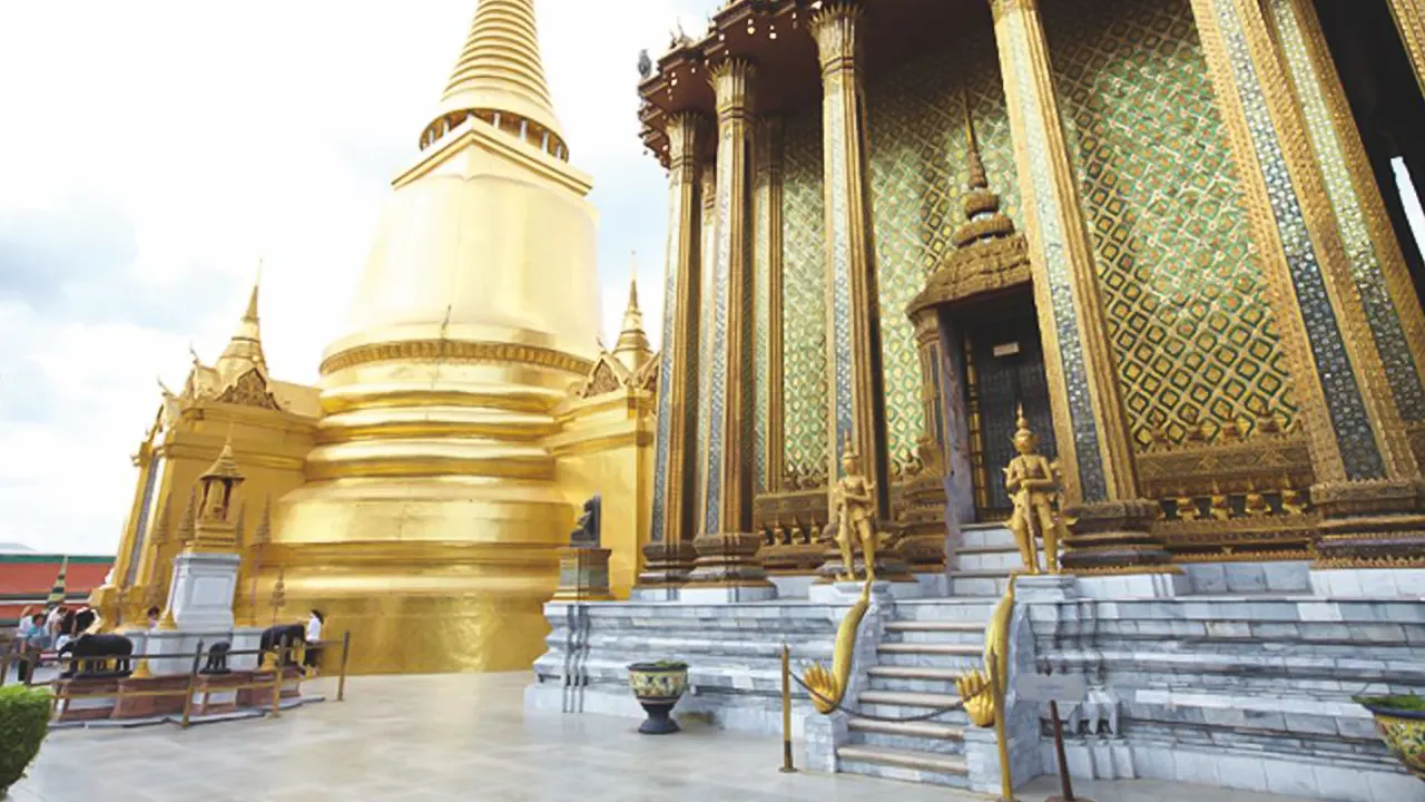 Temple and Grand Palace Private Tour