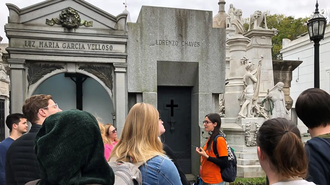La Recoleta Cemetery Guided Tour in English