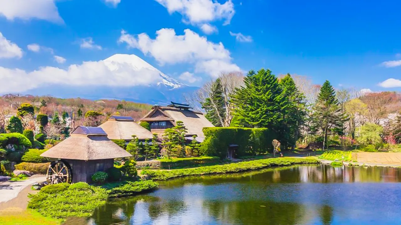 رحلة إلى جبل فوجي، وأوشينو هاكاي، والعلاج الطبيعي بالمياه الحارة في الينابيع الساخنة