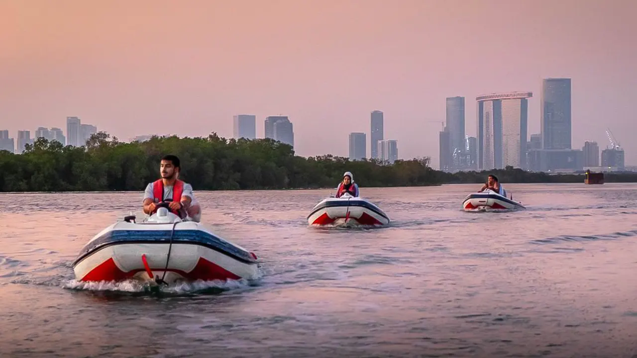 Self-driving speedboat tour
