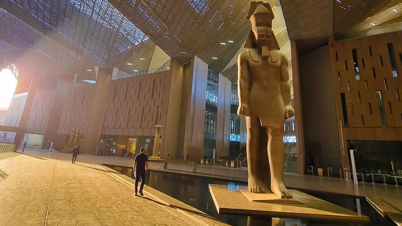 المتحف المصري الكبير والأهرامات