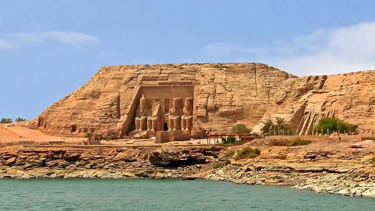 Excursion to the temple of Abu Simbel with lunch