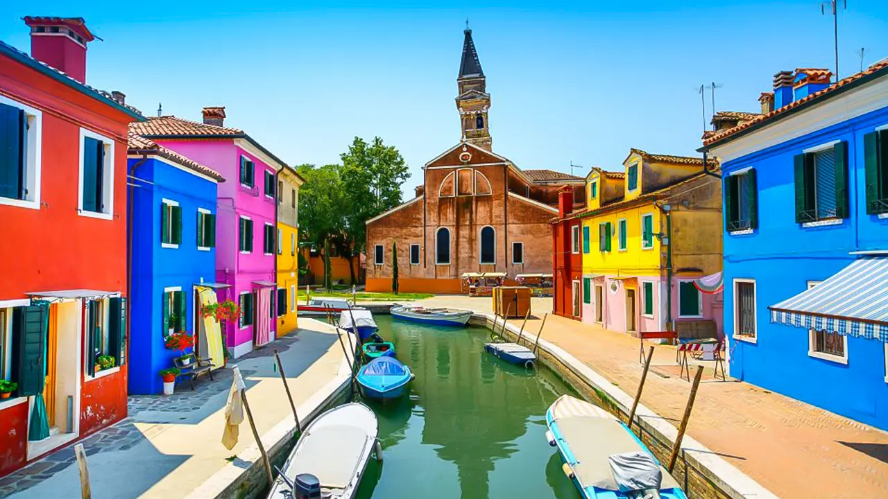 Murano & Burano Guided Tour by Private Boat