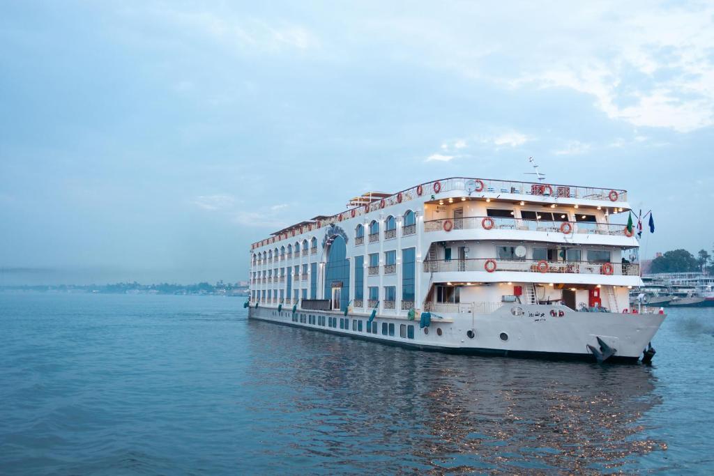 Grand rose Cruise Trip