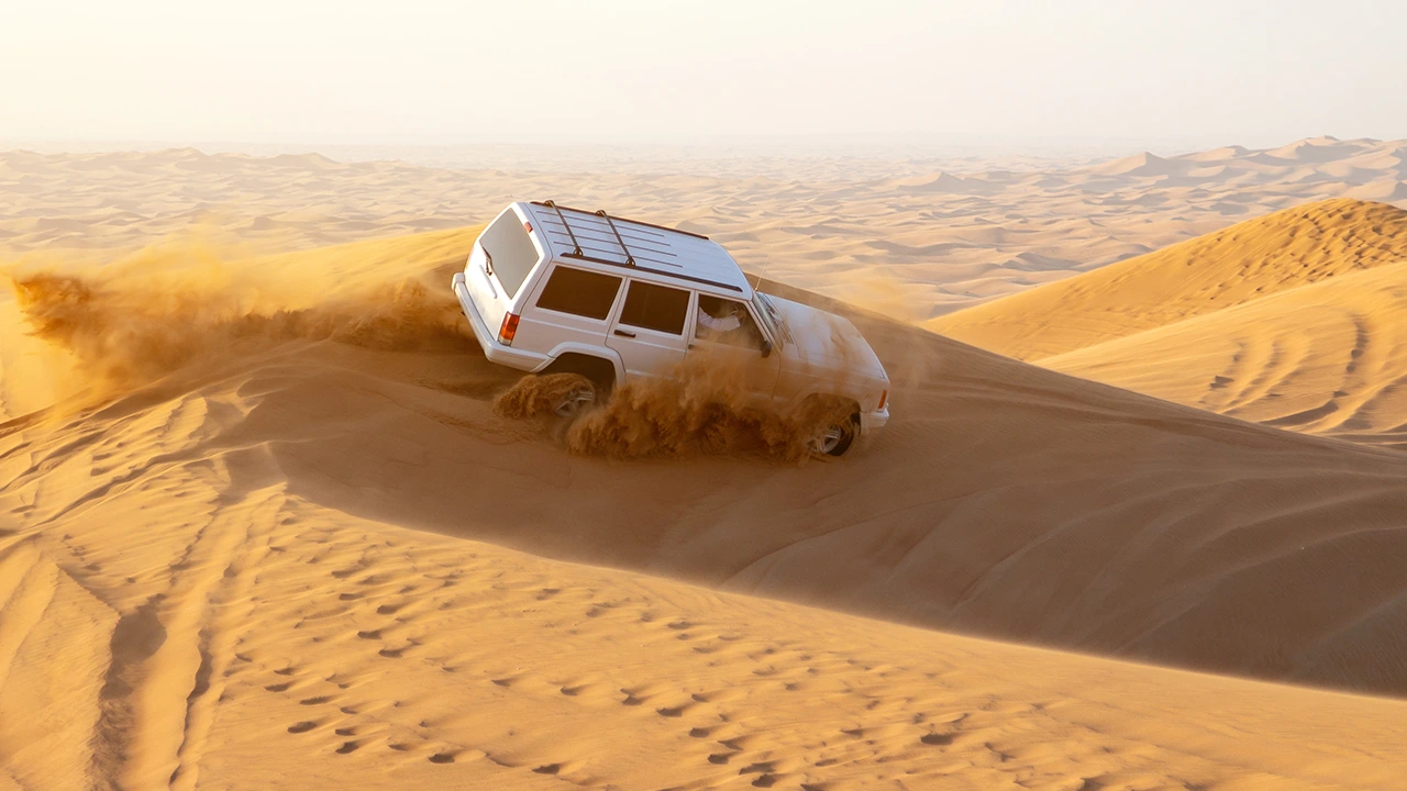 Immerse yourself in the magic of the desert landscape in one of the most stunning destinations, Dubai. Enjoy a unique tourist experience among the sand dunes, camel rides, and thrilling hot air balloon adventures.
