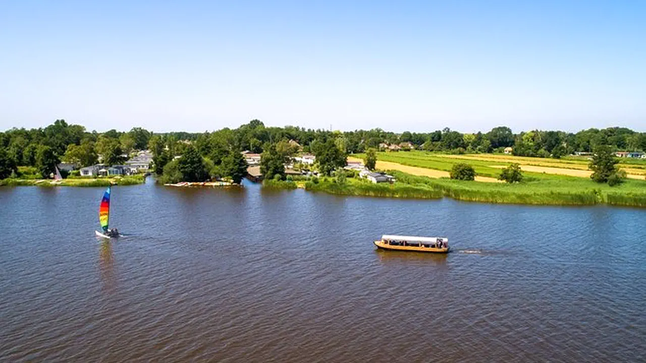 Giethoorn Day Trip with Boat Tour