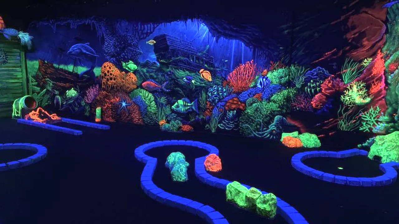 12 Hole Glow-in-the-Dark Minigolf