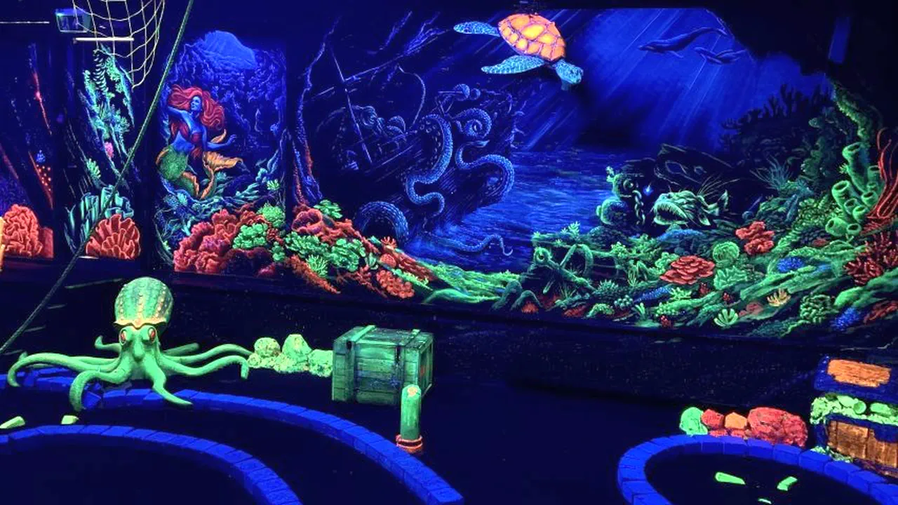 12 Hole Glow-in-the-Dark Minigolf