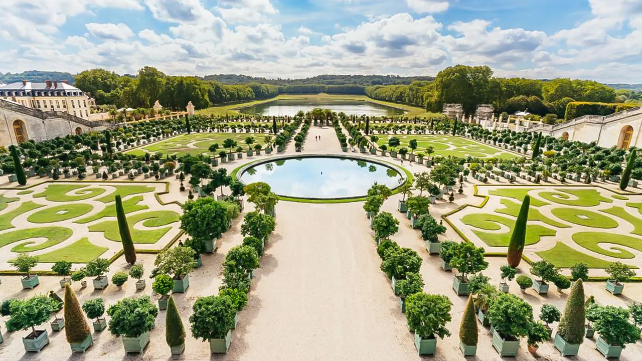 Versailles Palace and Gardens by Transport