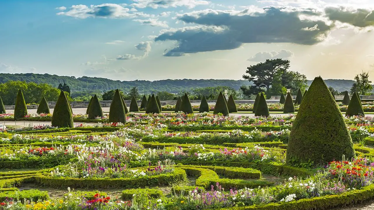 Versailles Palace and Gardens Guided Experience