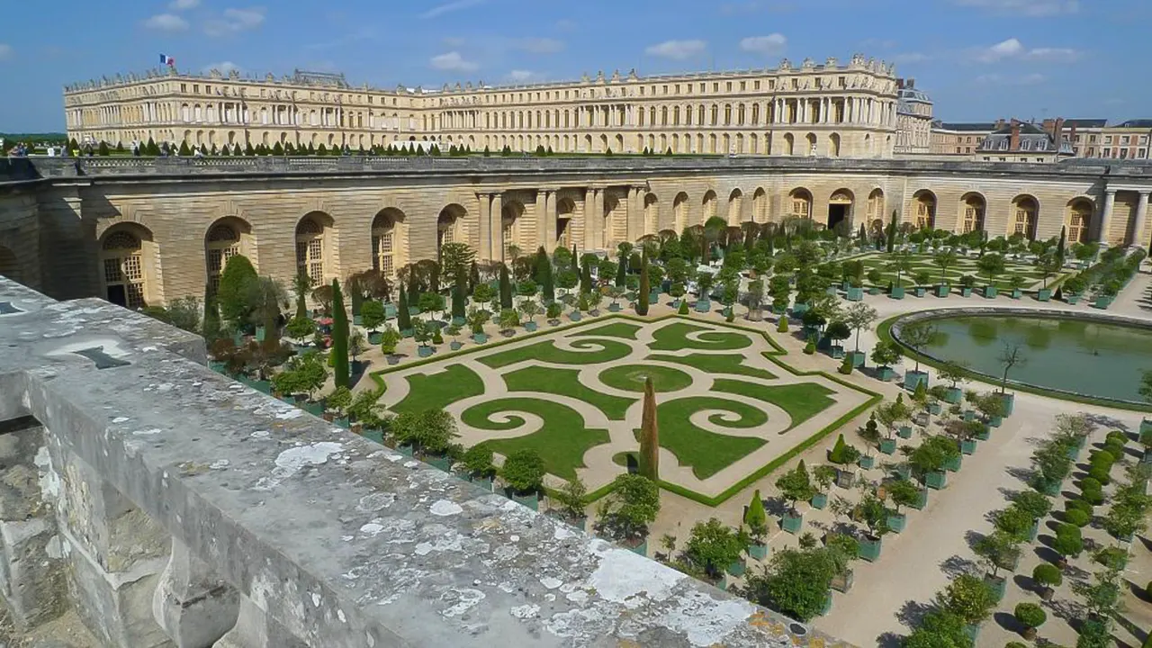 Versailles Palace and Gardens Guided Experience