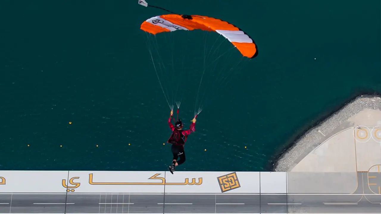 Skydiving experience in the palm