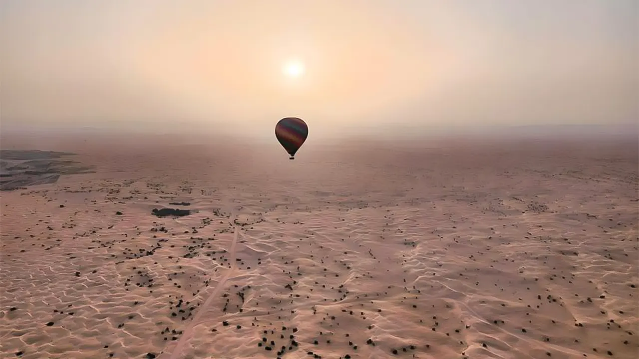 Balloon tour over the desert