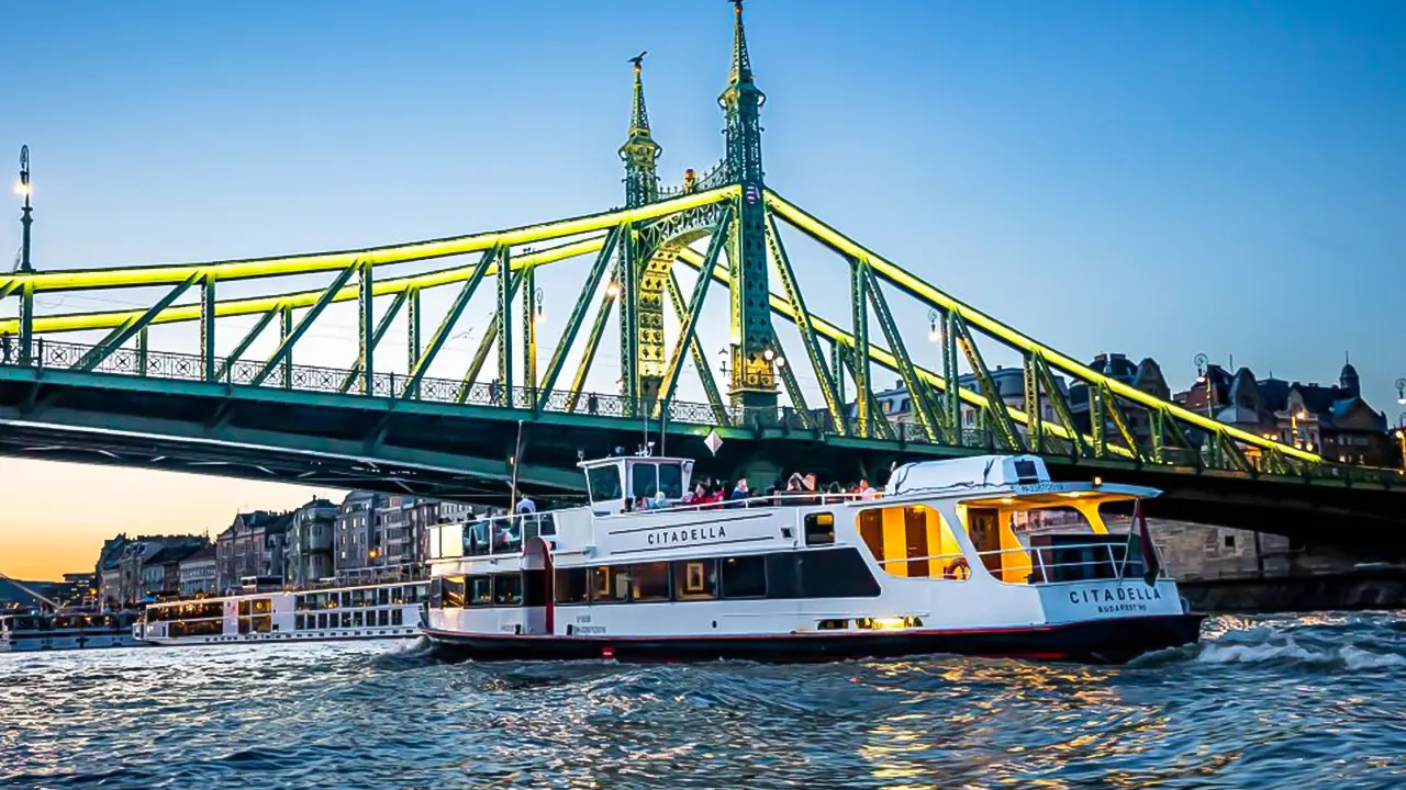 Premium Evening Cruise with Tokaj Frizzante