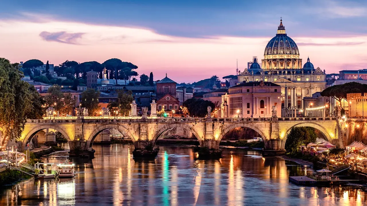 Evening cruise with snacks on the Tiber