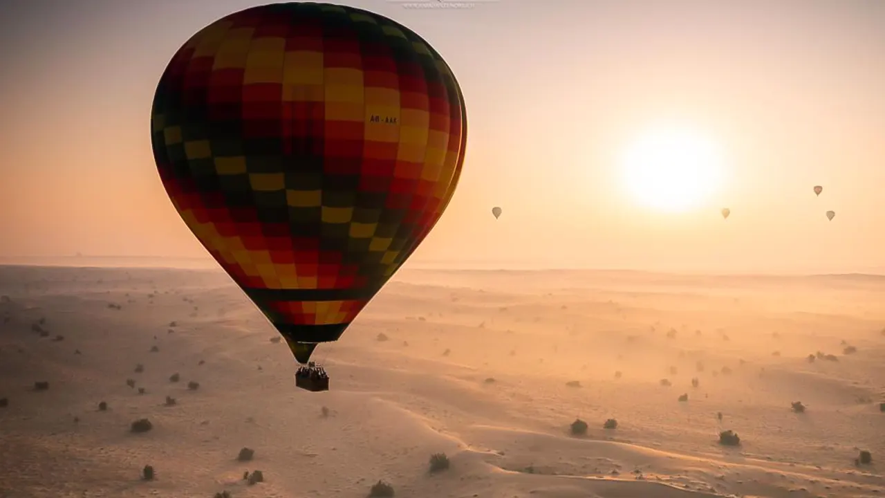 Balloon tour over the desert