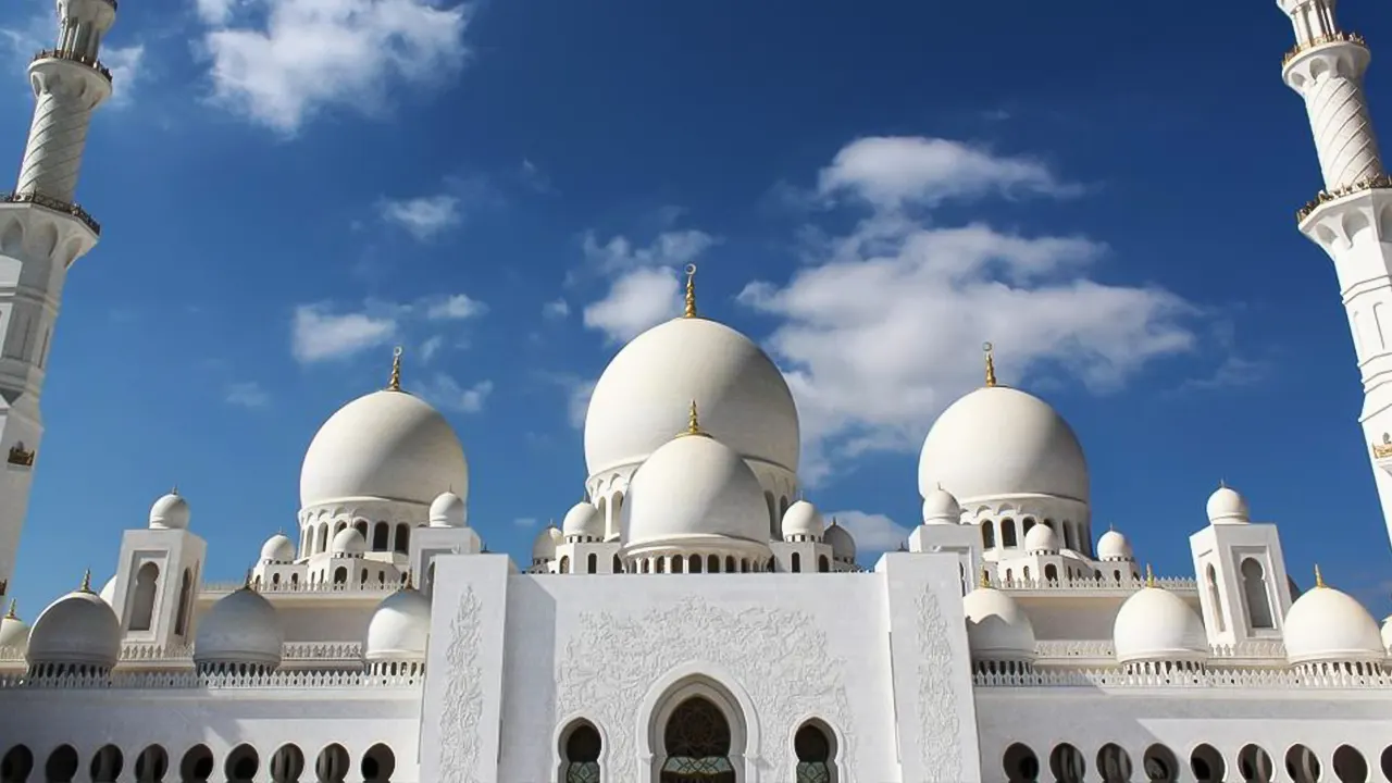 جولة في المسجد والقصر والجزيرة والتراث