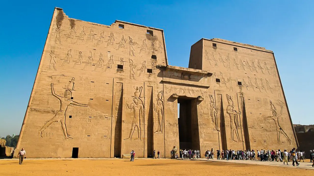 4-Day Nile Cruise from Aswan to Luxor with Guide