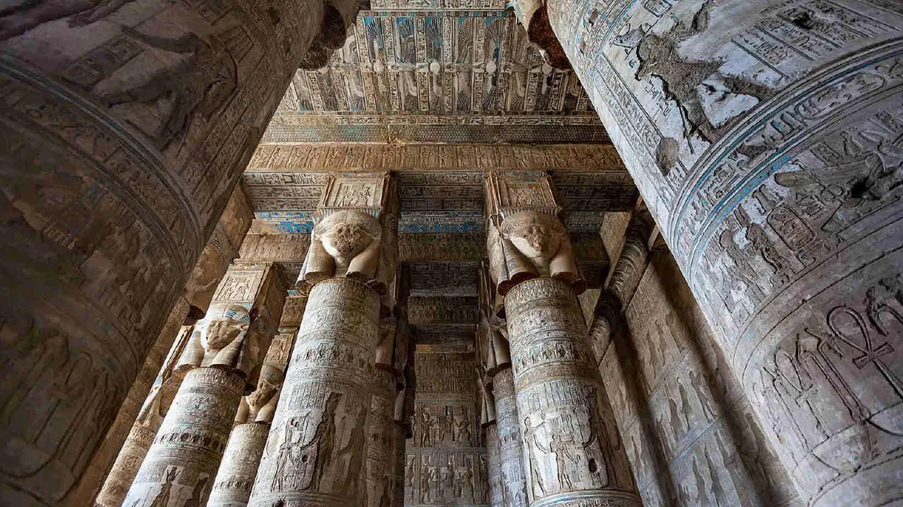 Tour of the temple of Dendera with a guide