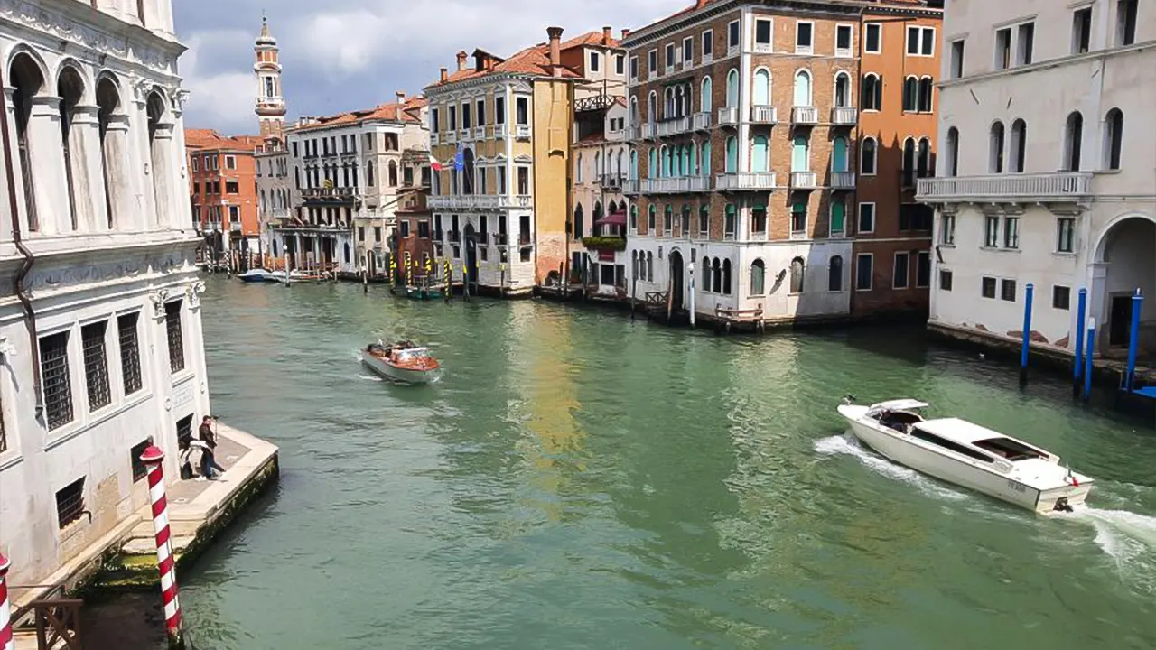 Sightseeing Tour with a Local Guide