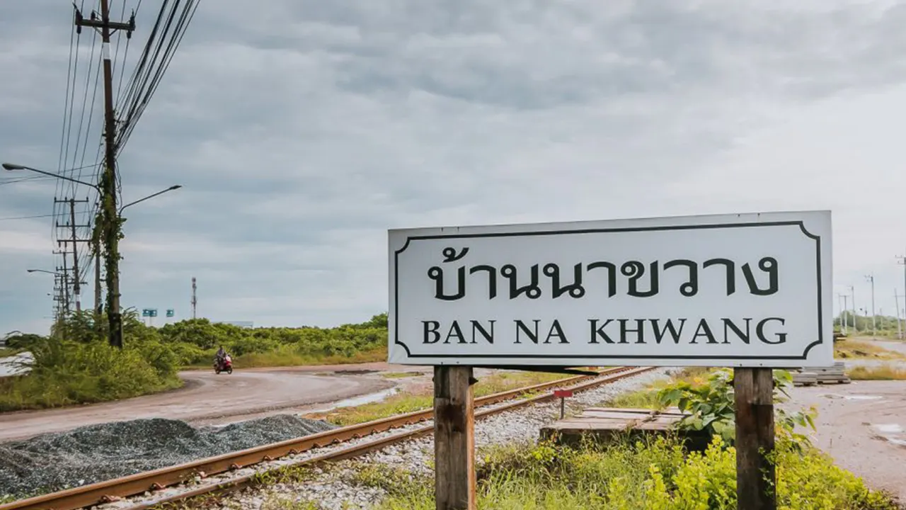 Damnoen Saduak Market and Maeklong Railway Market