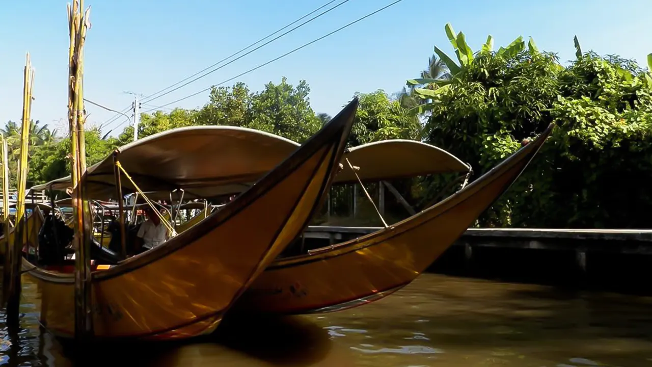 Damnoen Saduak Market and Maeklong Railway Market