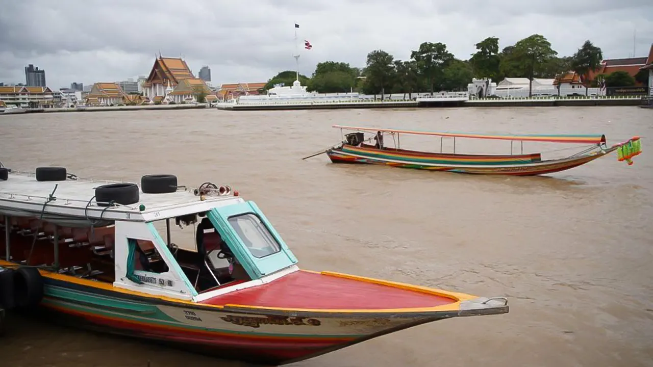 Canal Tour by Teak Boat