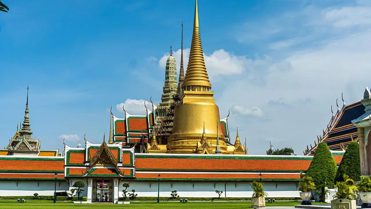 Temple and Grand Palace Private Tour