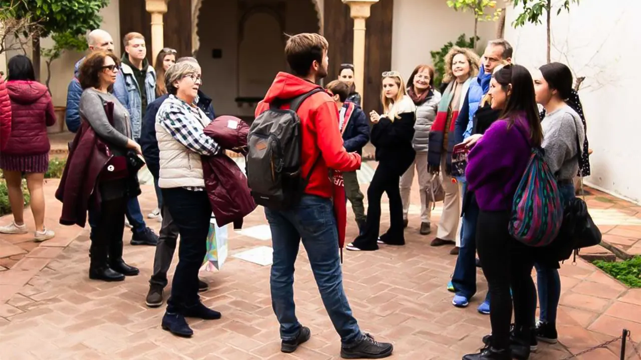 Alcazaba and Roman Theatre Guided Tour With Entry