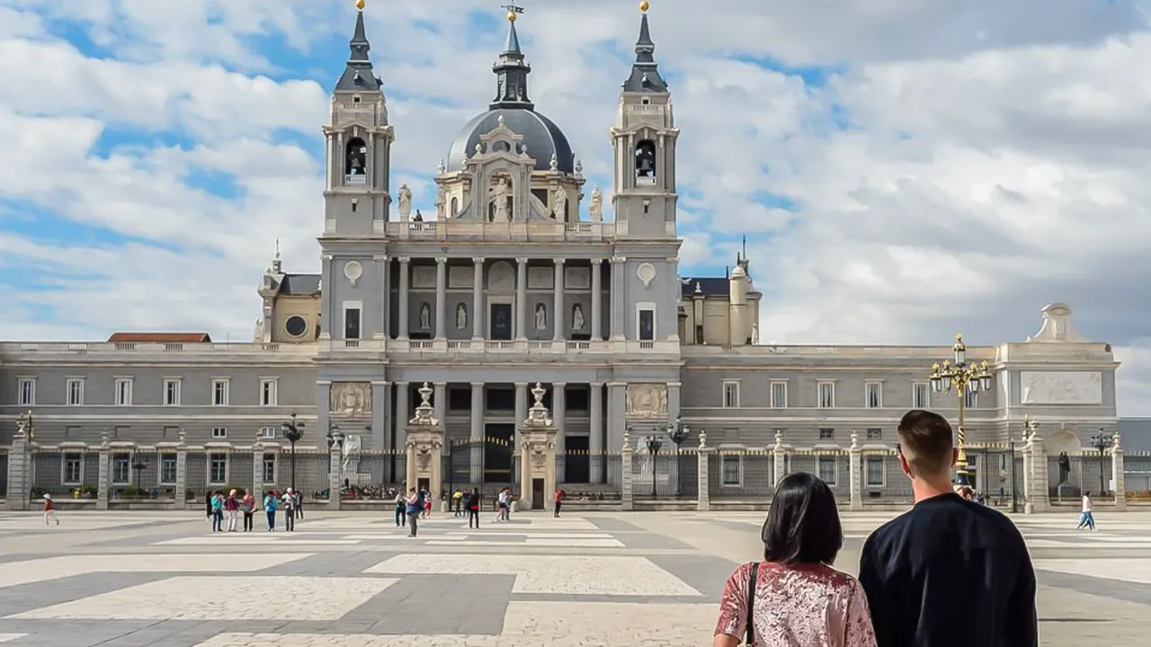 Royal Palace Tour with Optional Royal Collections